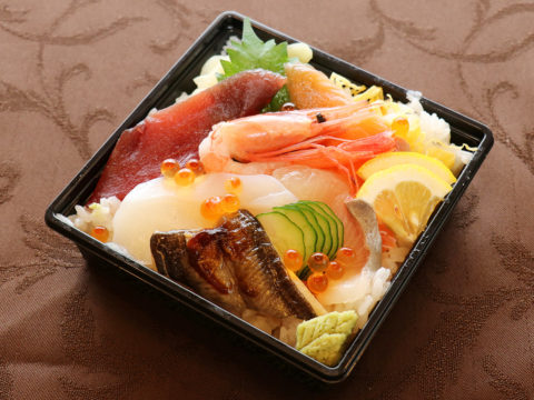 海鮮丼（ランチ限定11：00～14：00）